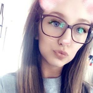 Meet your Posher, Courtney